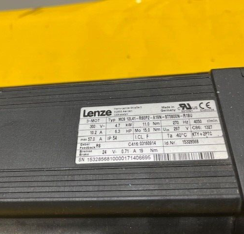 Lenze Servo Motor Typ MCS 12l41-RS0P2-A19N-ST5S00N-R1SU ID.NR. 15328568
