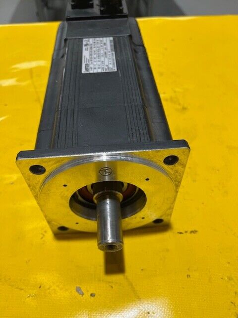 Lenze Servo Motor Typ MCS 12l41-RS0P2-A19N-ST5S00N-R1SU ID.NR. 15328568