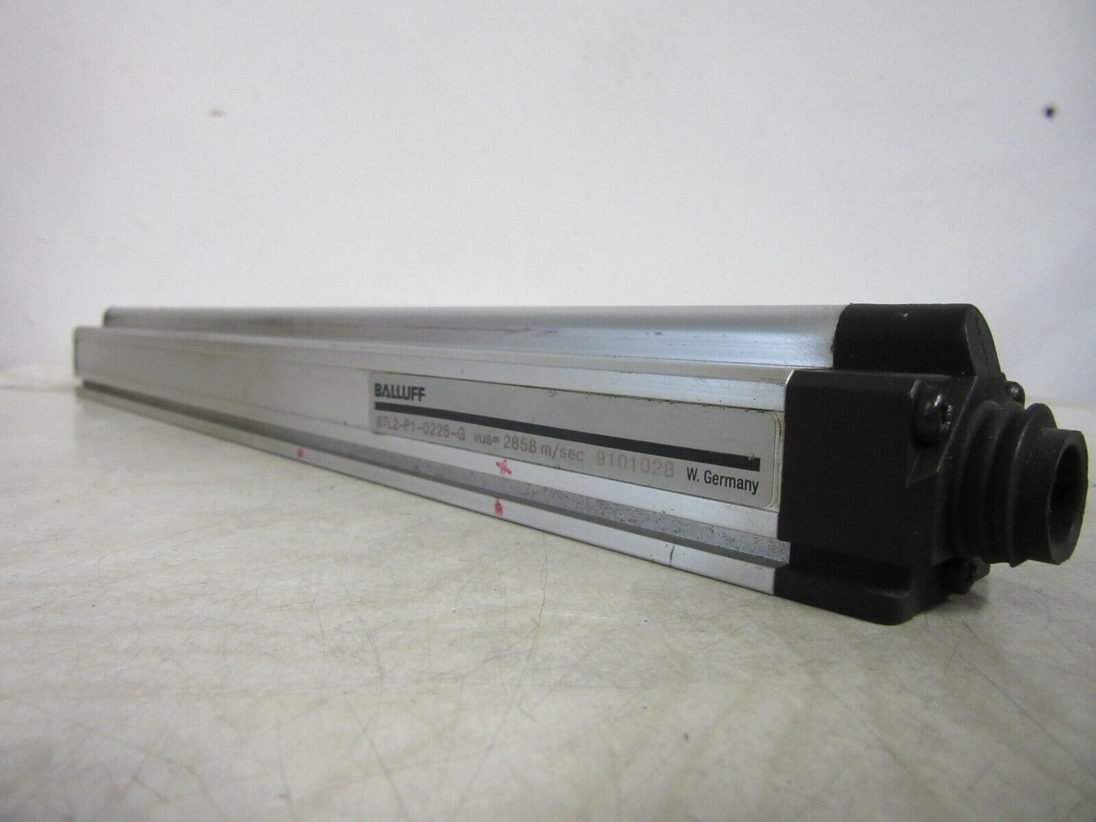Balluff BTL2-P1-0225-G vus=2858m/sec 9101028 Wegaufnehmer
