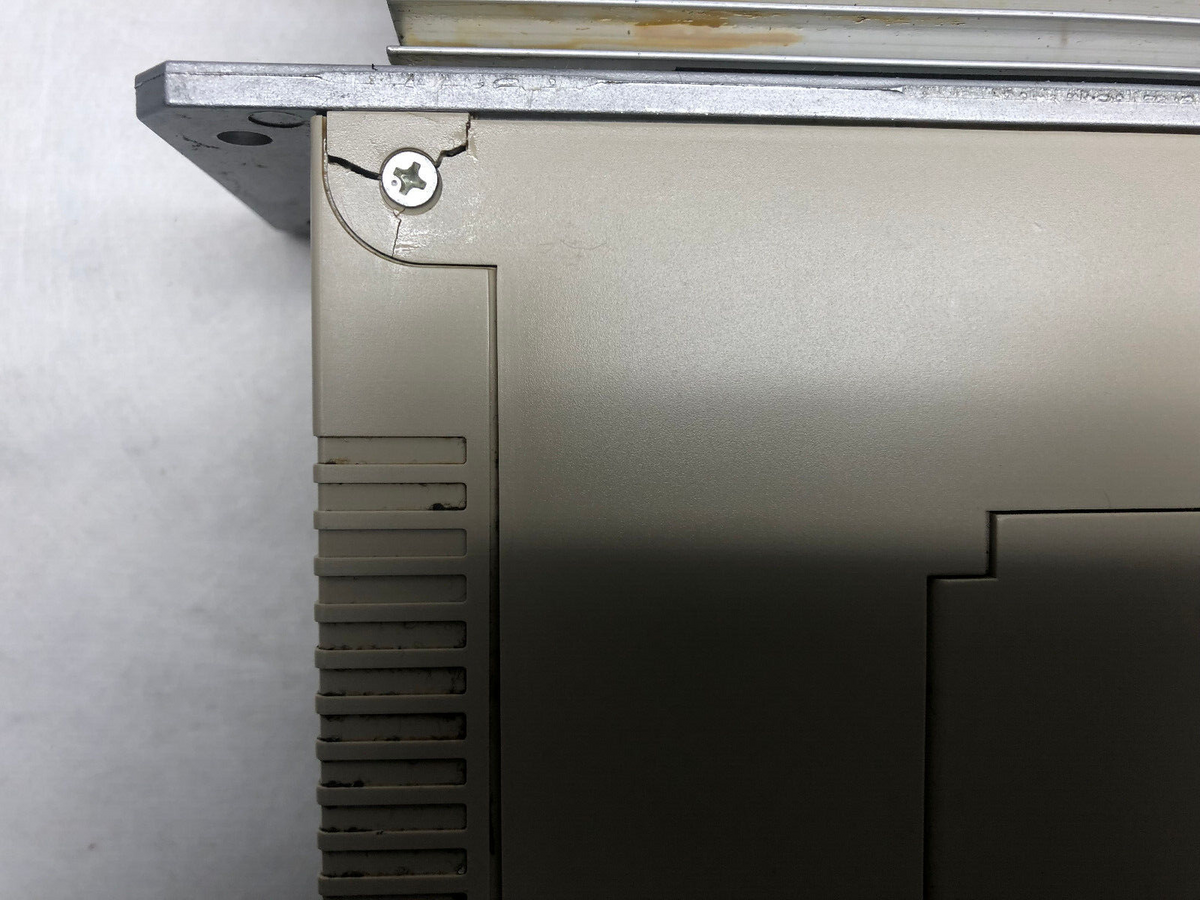 YASKAWA SERVOPACK Model SGDH-20EEY338 (Gehäuseriss, Abdeckung fehlt)