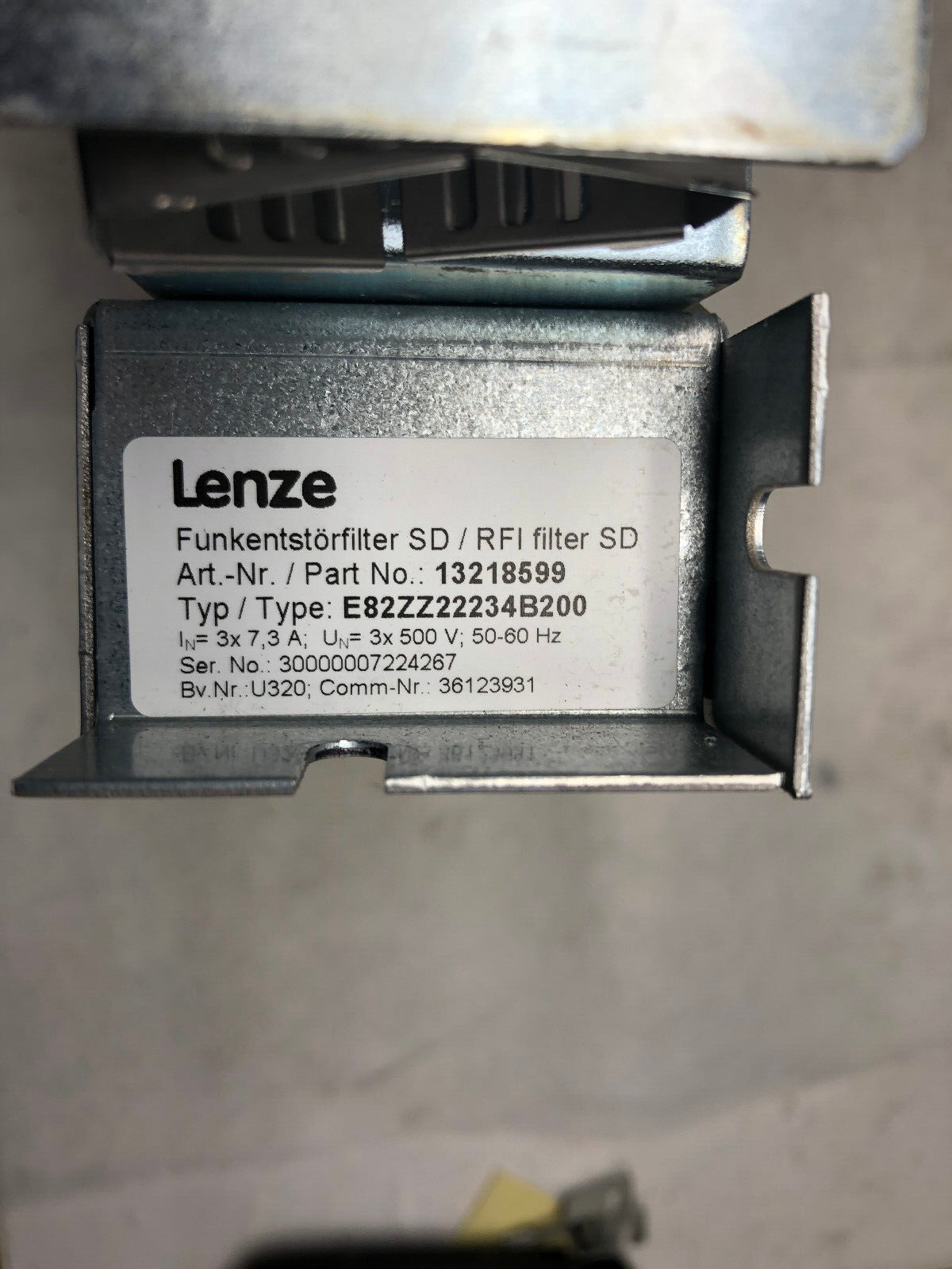 Lenze Inverter 8200 Prod.-No: 45493305 mit Entstörtf. Prod.-No. 13218599