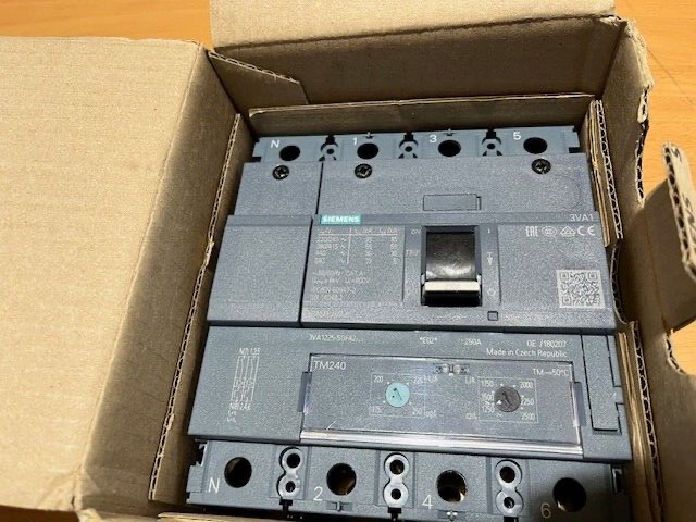 Siemens 3VA1225-5GF42-0AA0 CIRCUIT BREAKER