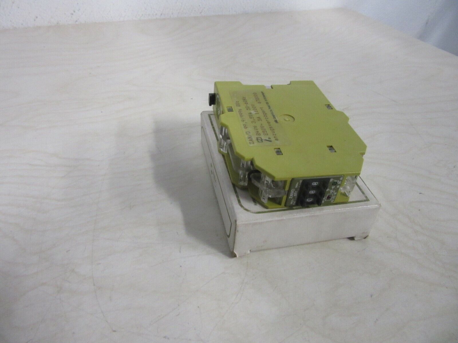 Pilz ZAN/D 99,9/999s 2Uz Zeitrelais