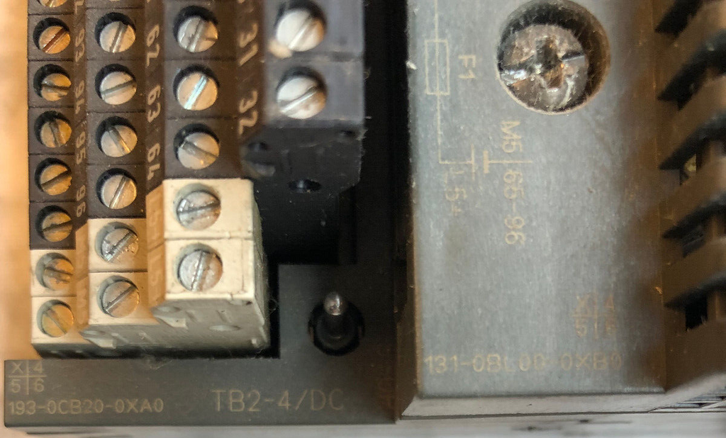 Siemens ET200B-32DI 131-0BL00-0XB0 mit TB2-4DC 193-0CB20-0XA0