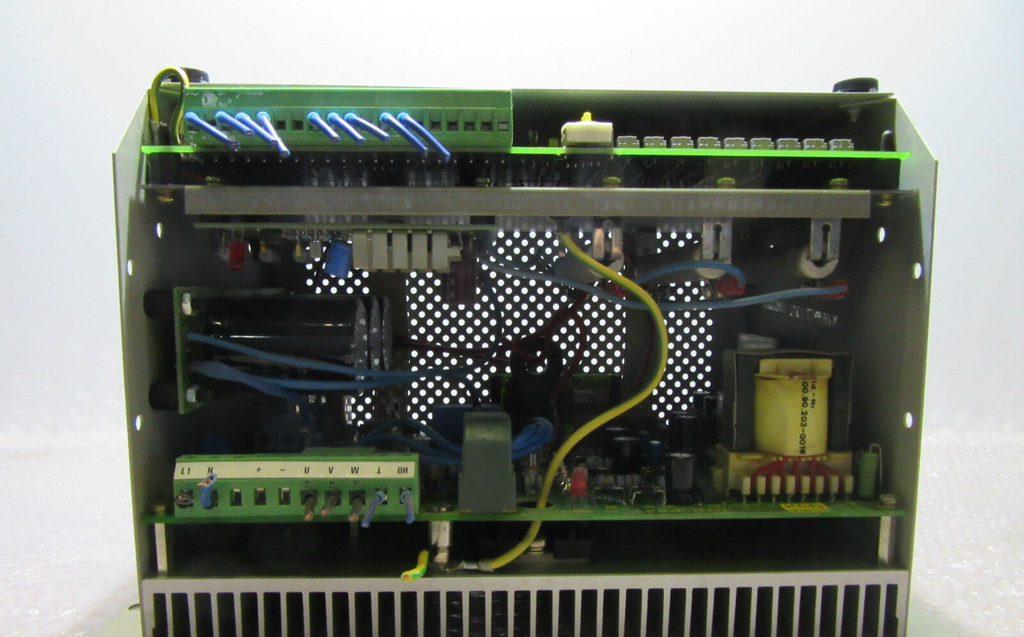KEB Frequenzumrichter Model: 09.56.210 Output-Capacity: 2.5KVA