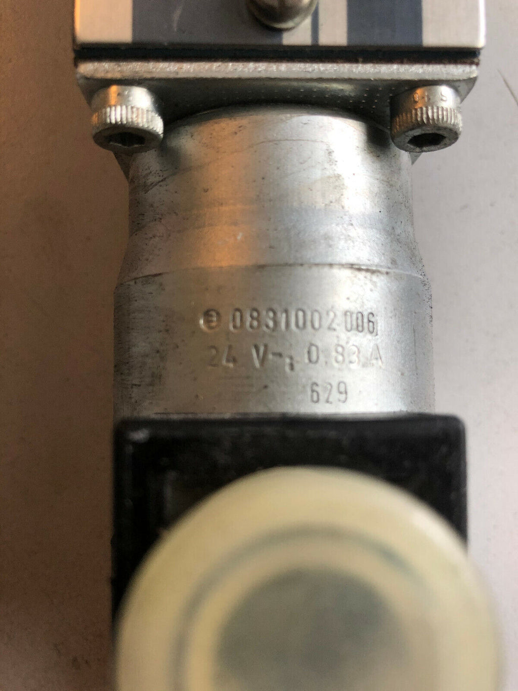 Bosch Wegeventil 0 810 020 400 315bar + Spule 24VDC 0831002 006j 