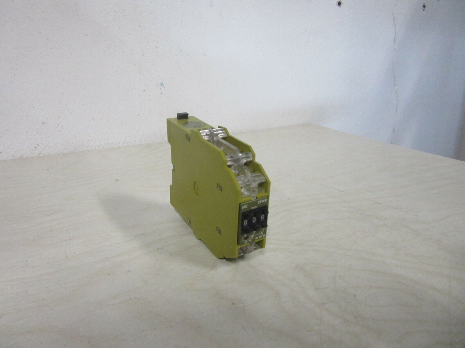 Pilz ZFN/D 99,9s/2Uz Zeitrelais 673000