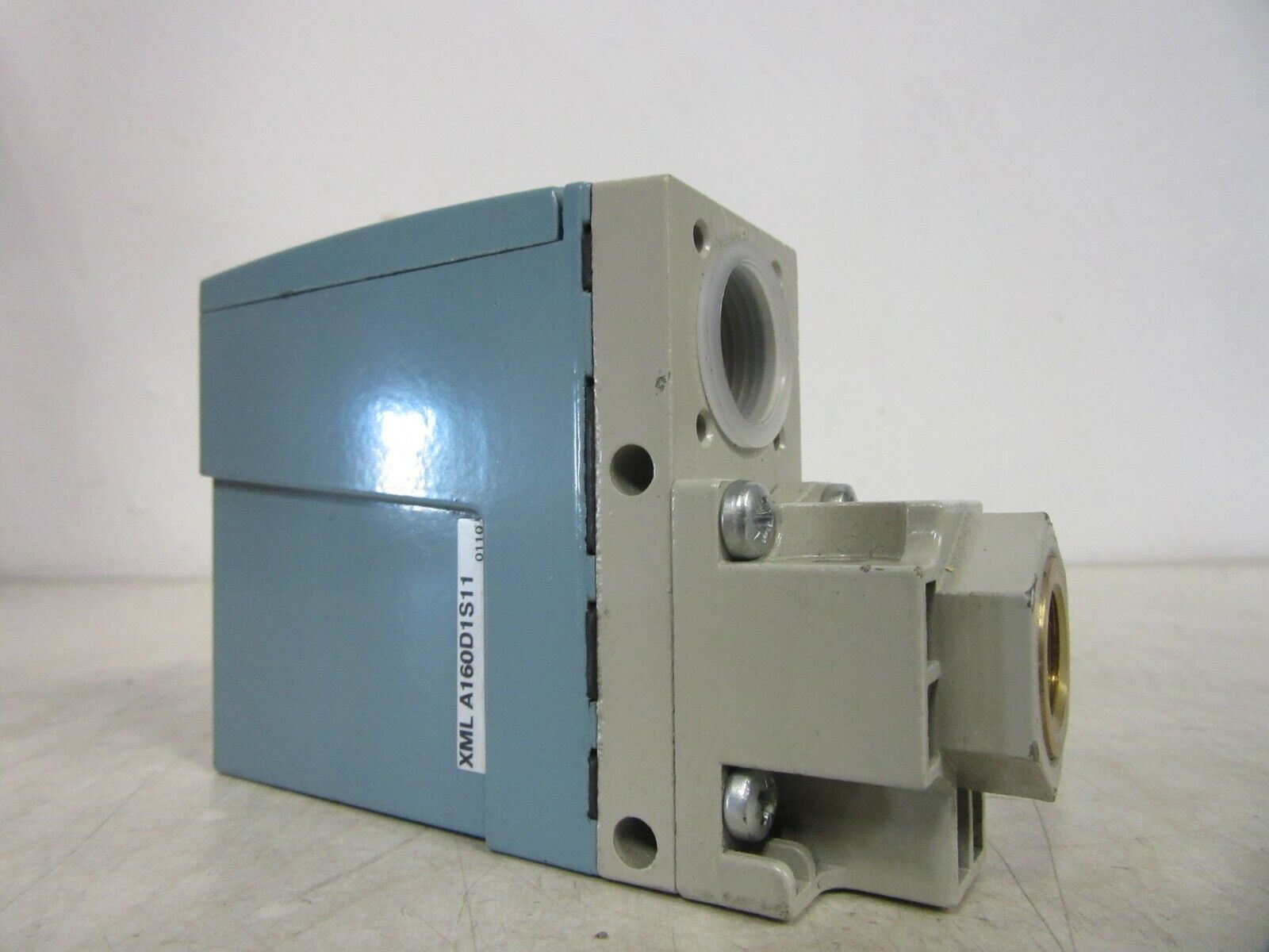 Telemecanique Nautilus XML A160D1S11 pressure switch Druckschalter