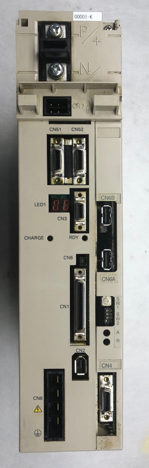 YASKAWA SERVOPACK Model SGDH-20EEY338 (Gehäuseriss, Abdeckung fehlt)