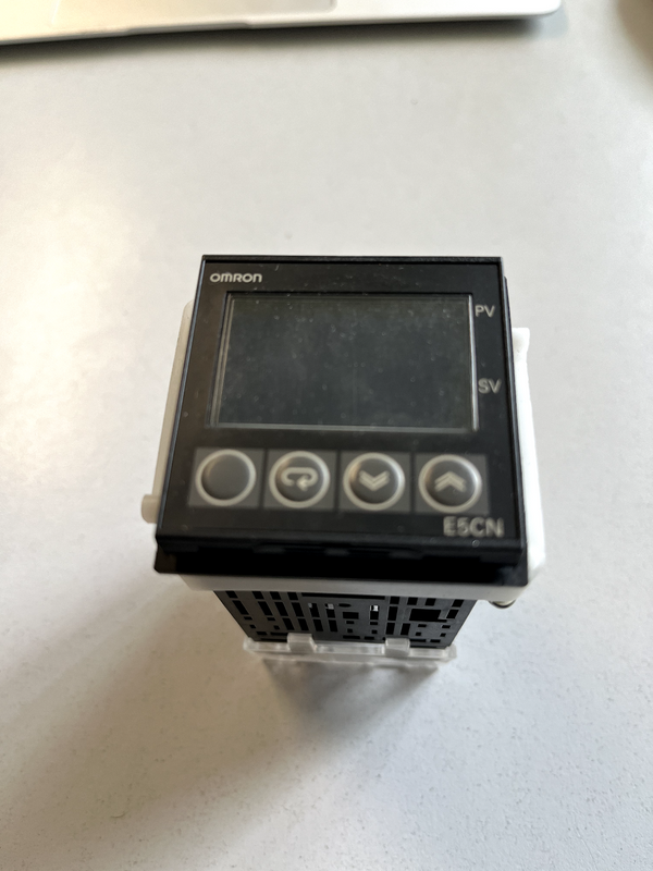 Omron E5CN-Q2MT-500 TEMOERATUR CONTROLLER