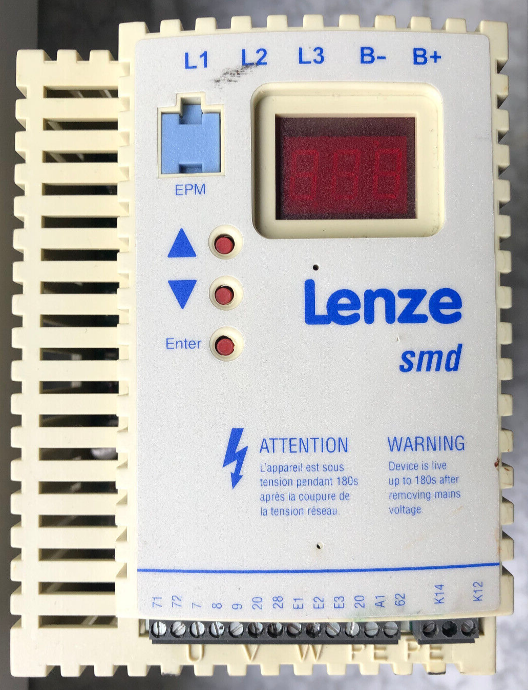 Lenze Frequenzumrichter ES MD222L4TXA 2,2KW ID-Nr. 00460 560