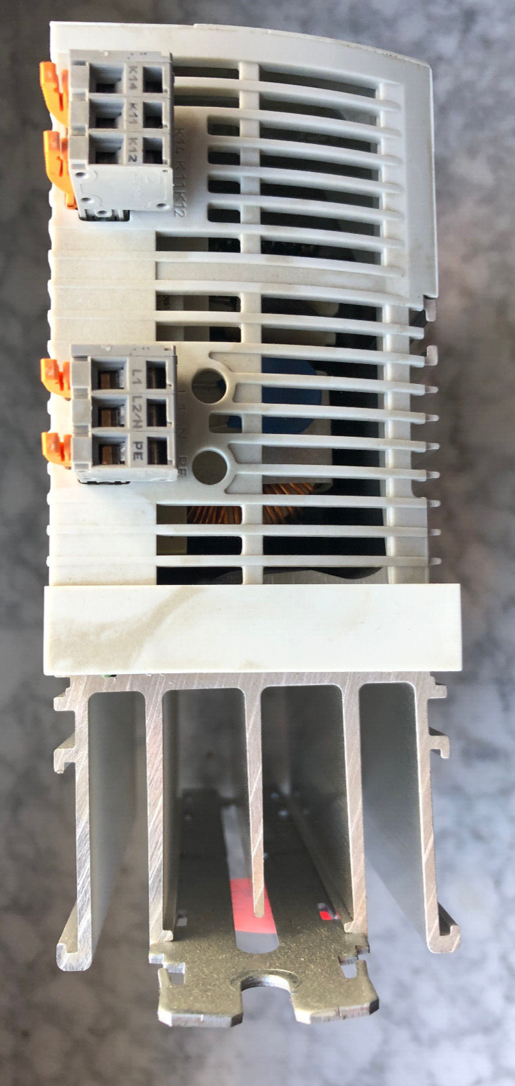 LENZE Inverter 8200 vector Typ E82EV371_2C ID.-No.: 00490461