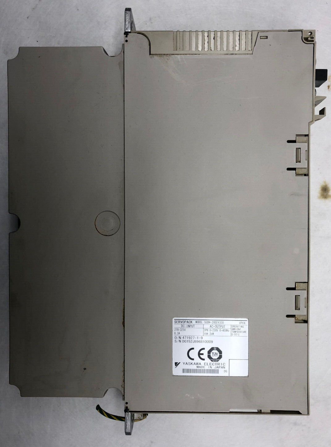 YASKAWA SERVOPACK Model SGDH-20EEY338 (Gehäuseriss, Abdeckung fehlt)