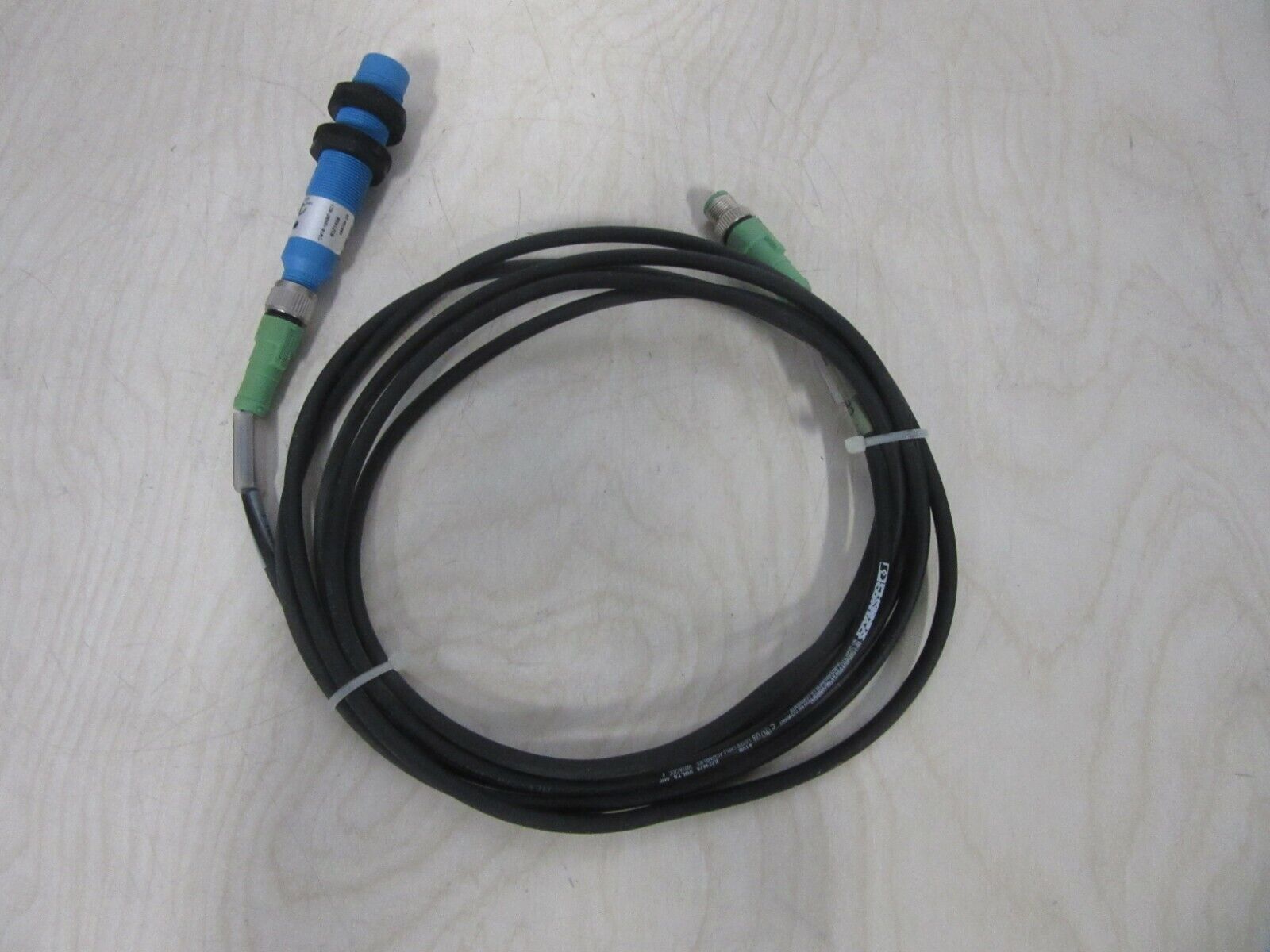 SICK kapazitiver Sensor CM18-12NPP-KC1 + PHOENIX CONTACT M12 4pol gerade 