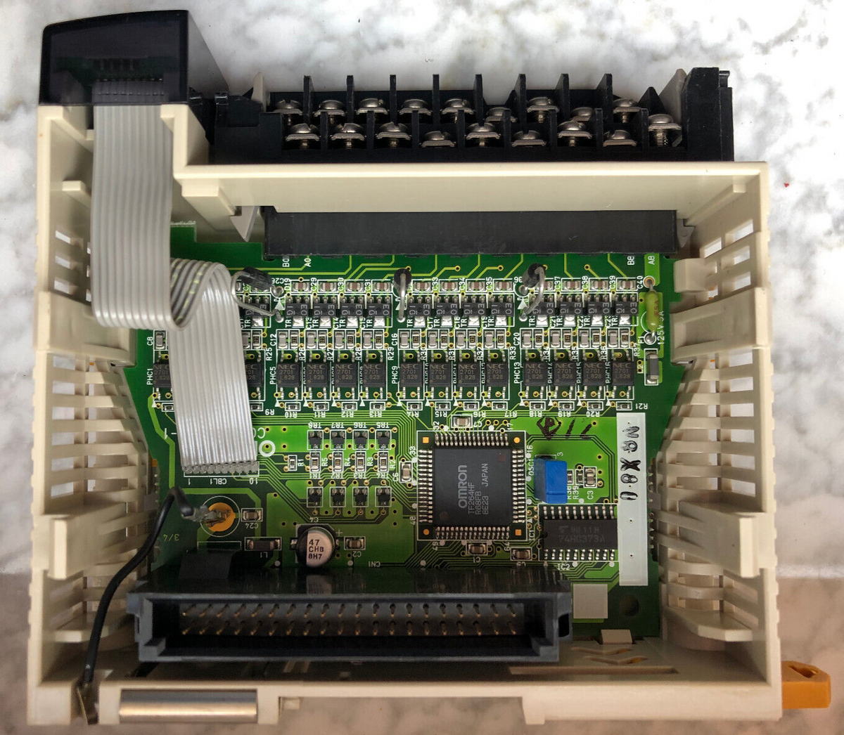 OMRON CQM1-OD212 Output-Unit, mit Abdeckung und Seitenabschluss