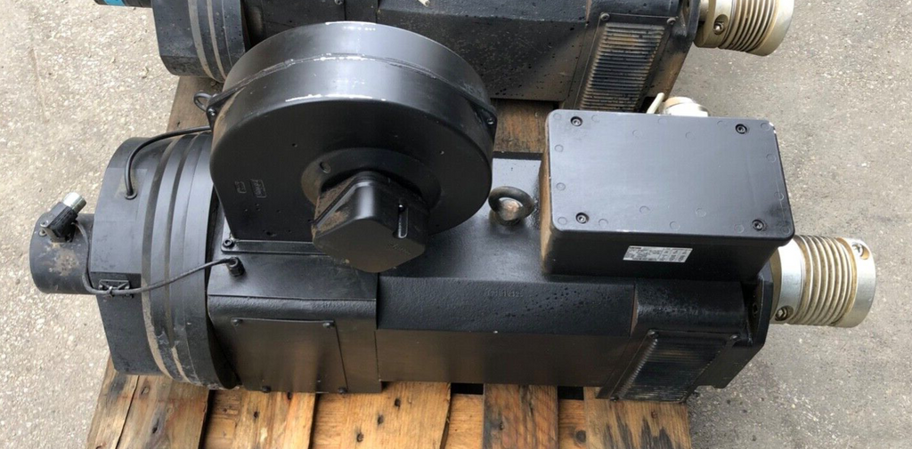 Lenze AC-Servomotor MDFQABA132-32