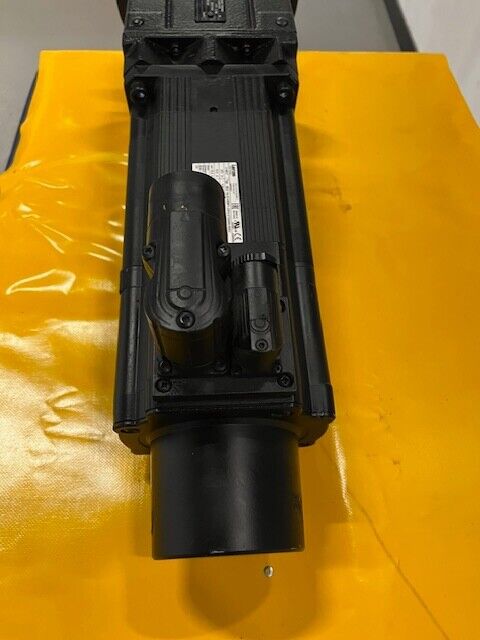 Lenze MCS 14L32-SRMP1-Z0F0-ST5S00N-R0SU   5,81KW + GEBER+BREMSE+GETRIEBE