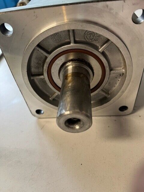 Rexroth MSK060C-0300-NN-M1-UG0-NNNN Servomotor R911307219