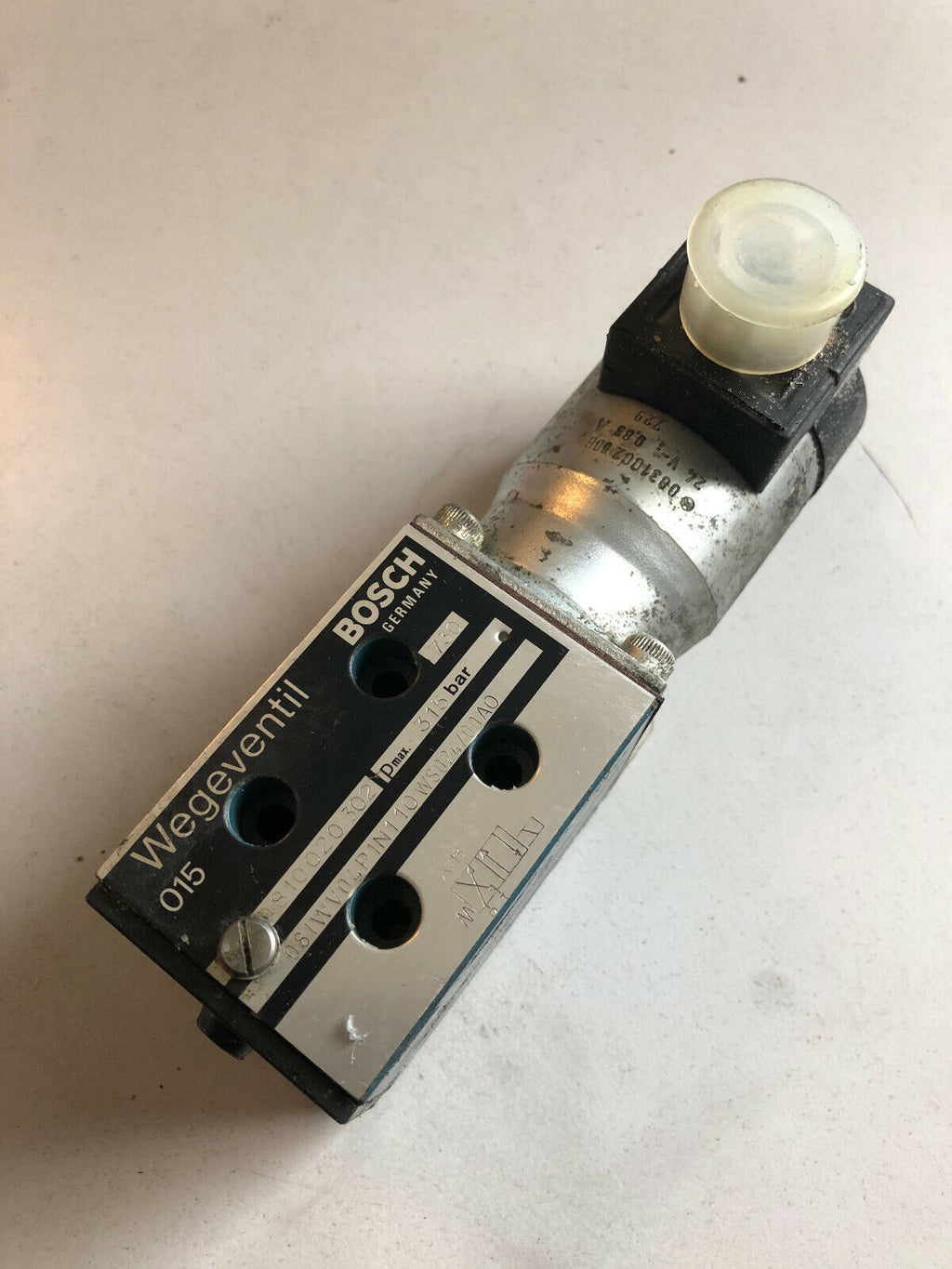 Bosch Wegeventil 0 810 020 302 315bar + Spule 24VDC 0831002 006j 