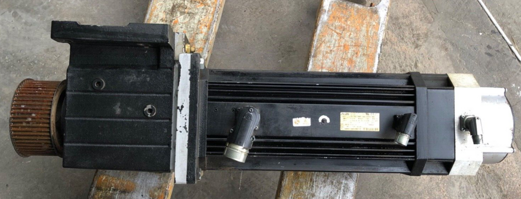 Lenze Servo-Motor MCA 19S35-SRMP1-Z0G0-ST5F10N-R0SU mit GST07-2A VBR 19SC35