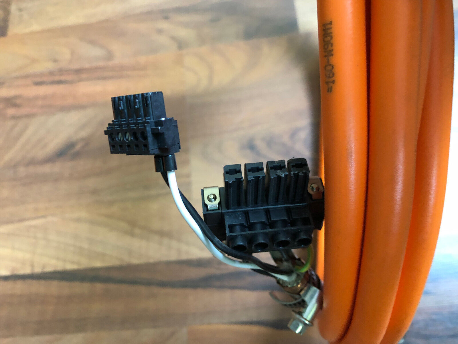 Kabel Servomotor  Länge: 6,4 m, techn. Daten siehe Fotos: AWM Style 20234