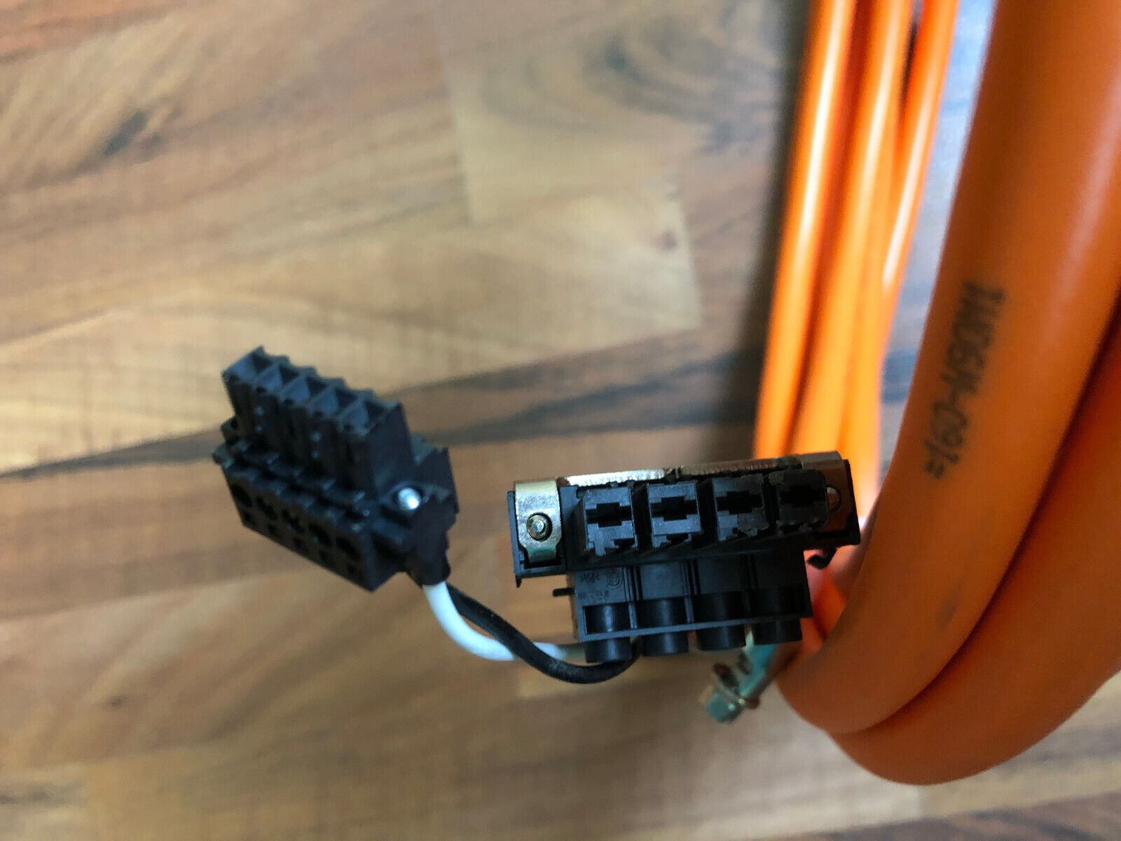 Kabel Servomotor  Länge: 6,4 m, techn. Daten siehe Fotos: AWM Style 20234