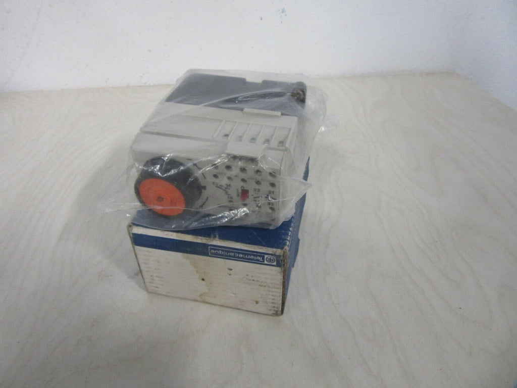 TELEMECANIQUE CA2-FT/FR Zeitrelais