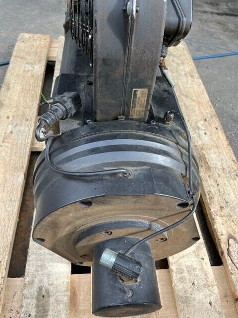 Lenze AC-Servomotor MDFQABA132-32