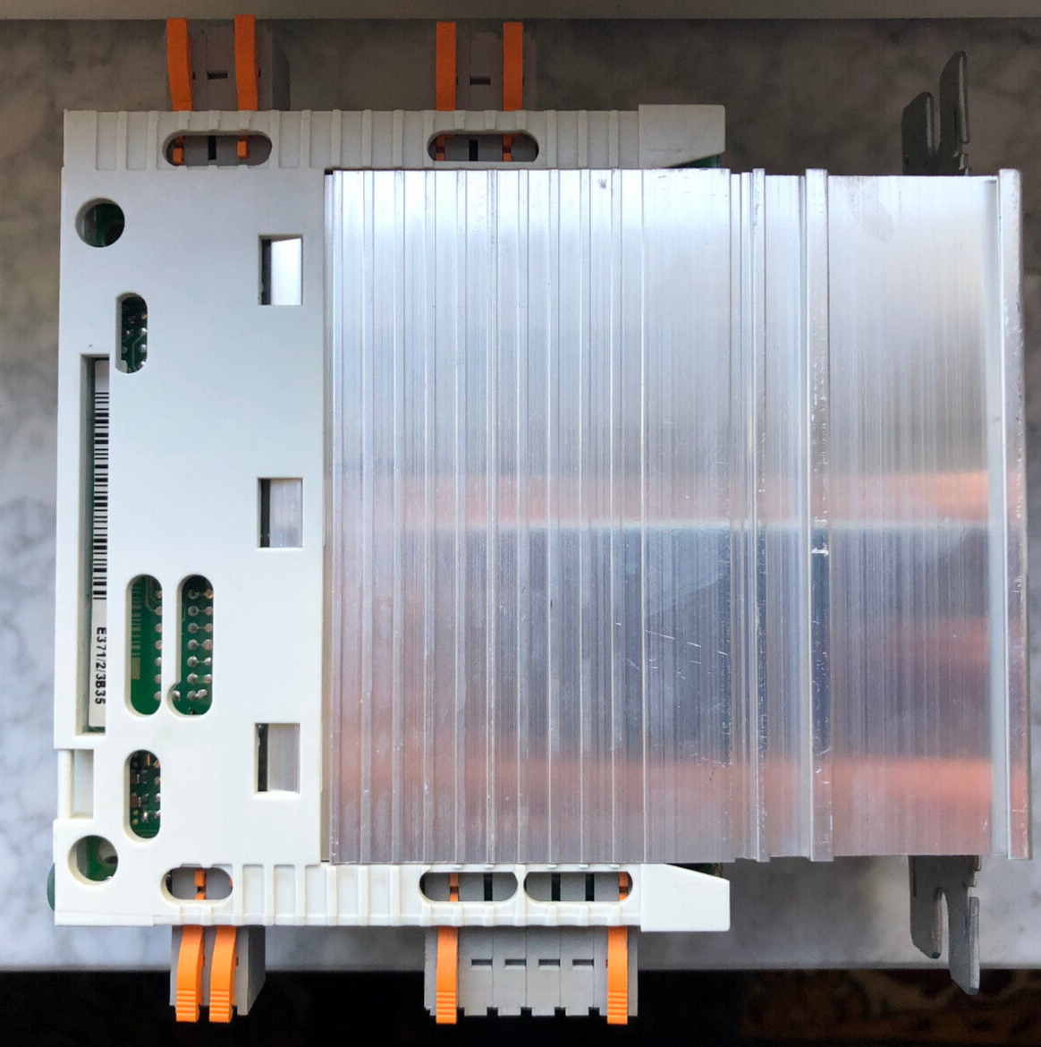 LENZE Inverter 8200 vector Typ E82EV371_2C ID.-No.: 00490461