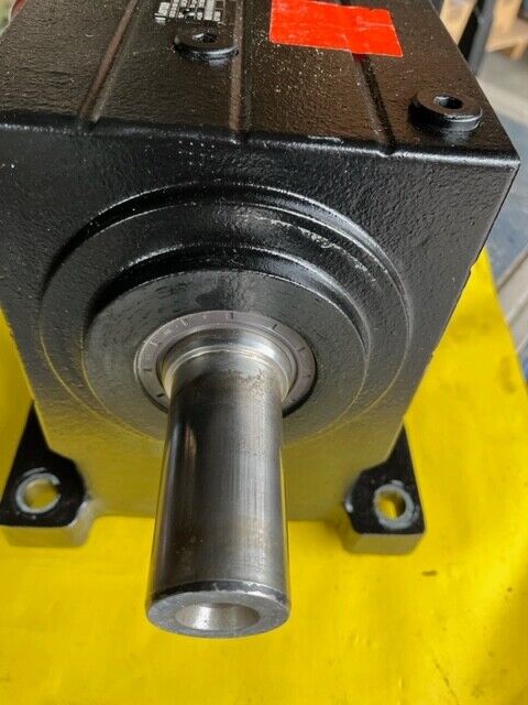 Lenze TYP MCA 19S35-SRMP1-Z0G0-ST5F10N-R0SU GEBER FEEDBACK AM1024-8V-H BRAKE 24V