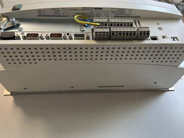 Lenze EVS9324-CKV003 Frequenzumrichter 33.9324KC.5D.34.V003