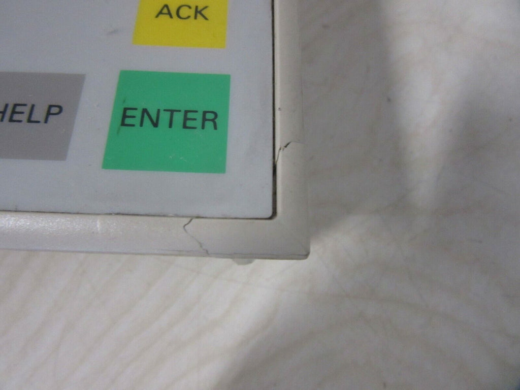 Siemens  OP 17-DP12 6AV3 617-1JC30-0AX1 E:03-der Rahmen unten leicht beschädigt