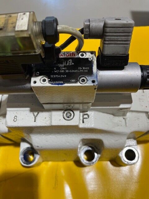 Rexroth VALVE Block R900766300 & STW 0273-1X/E600L/6EG24EK31 & 4W RAP GW7-08-30