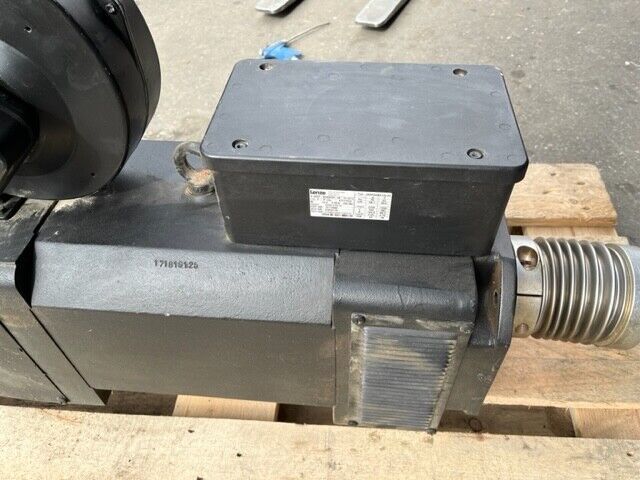 Lenze AC-Servomotor MDFQABA132-32