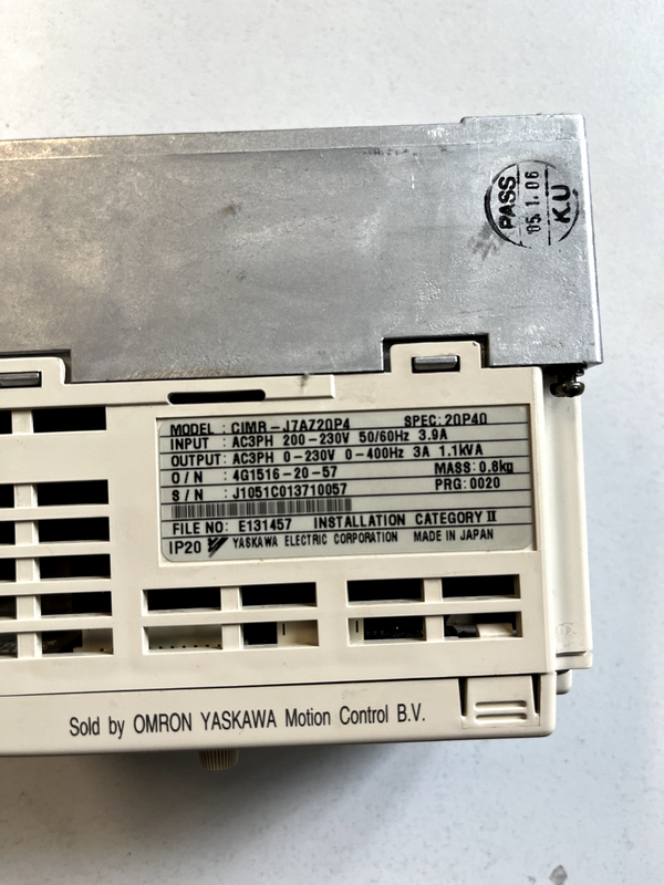 OMRON  YASKAWA VS MINI J7  MODEL: CIMA-J7AZ20P4 1,1KVA