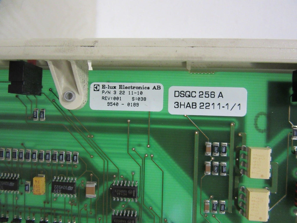 ABB DSQC 256 A 3HAB 2211-1/1 Control Board