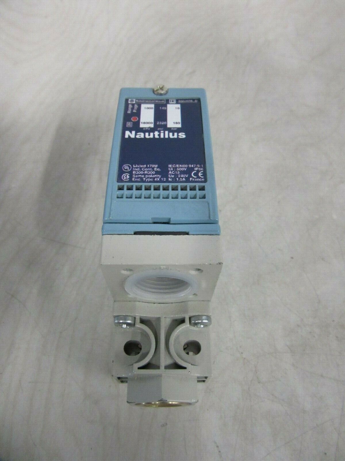 Telemecanique Nautilus XML A160D1S11 pressure switch Druckschalter