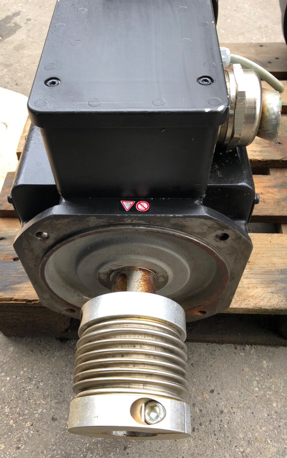 Lenze AC-Servomotor MDFQABA132-32