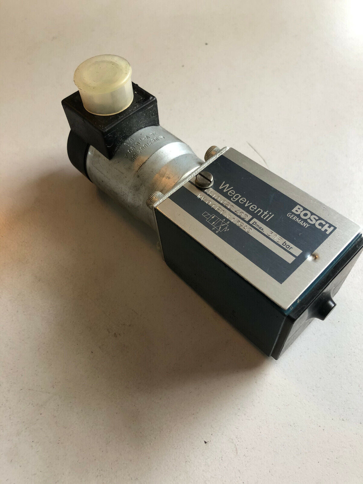 Bosch Wegeventil 0 810 020 400 315bar + Spule 24VDC 0831002 006j 