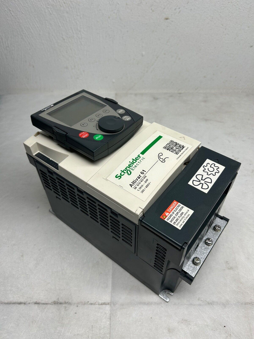 Schneider Electric Frequenzumrichter ALTIVAR 61 ATV61HU15N4 1,5KW