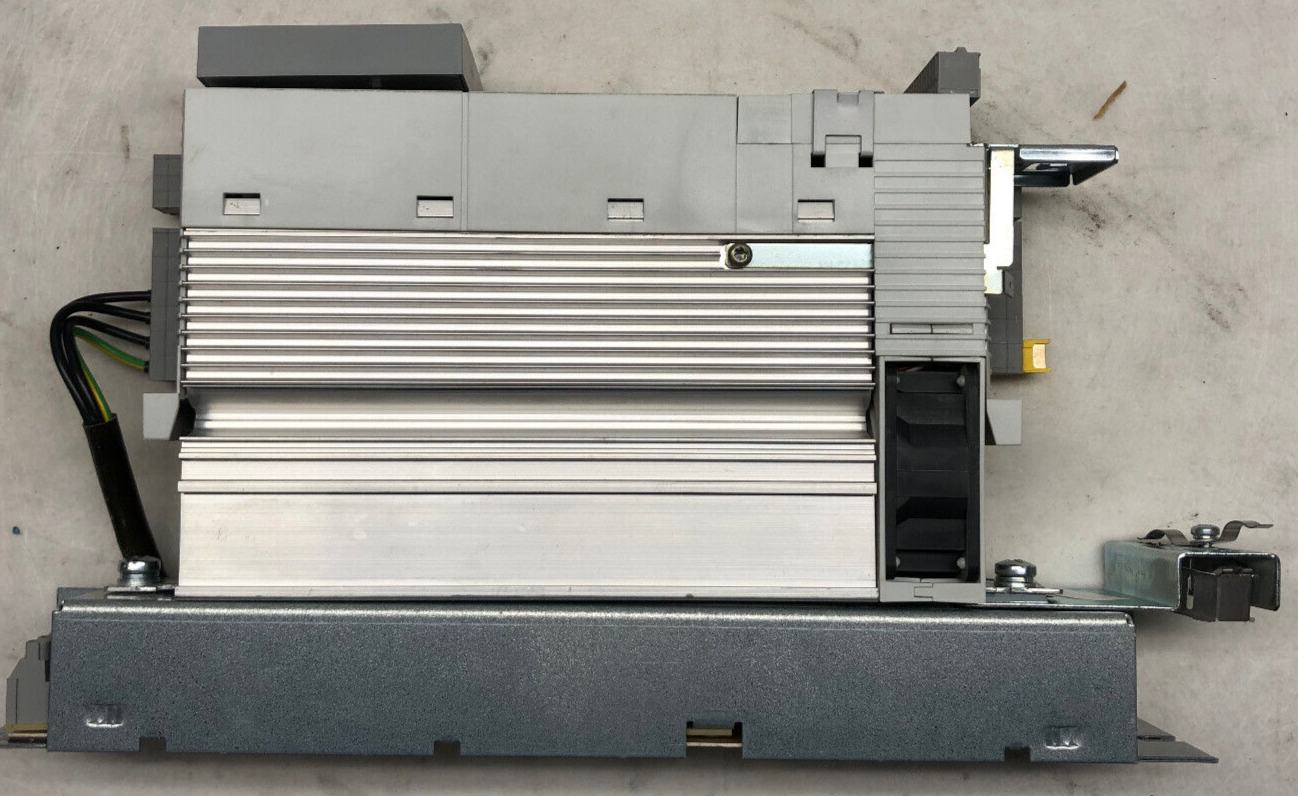 Lenze Inverter 8200 Prod.-No: 45493305 mit Entstörtf. Prod.-No. 13218599