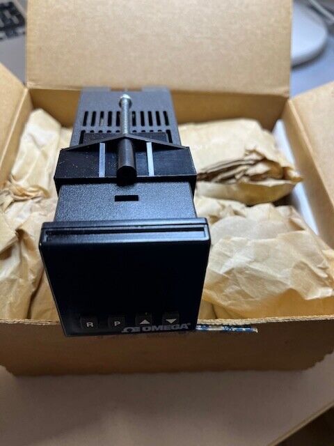 OMEGA  TEMP. CONTROLLER MODEL CN63500-R1-AL1