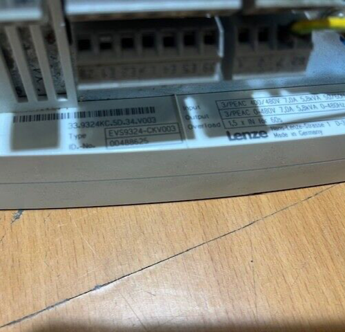 Lenze EVS9324-CKV003 Frequenzumrichter 33.9324KC.5D.34.V003
