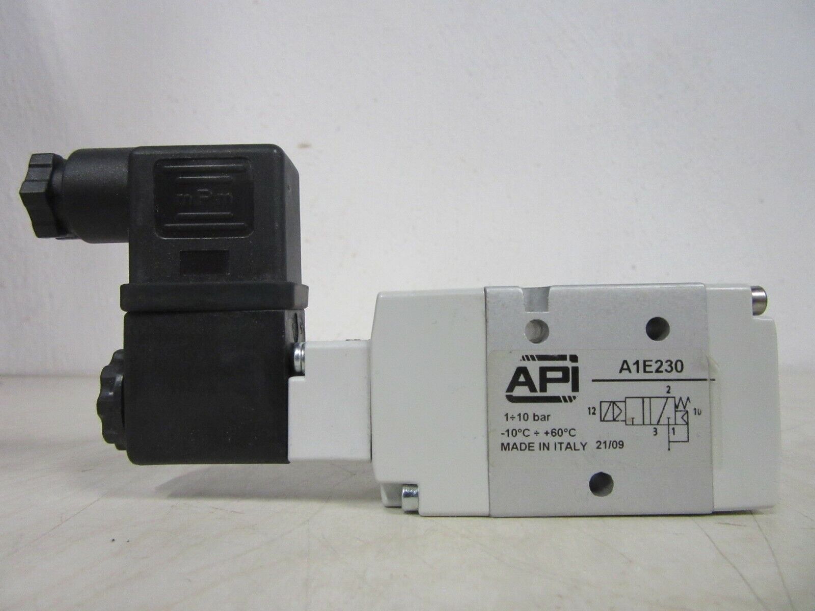 API A.P.I. A1E230 valve