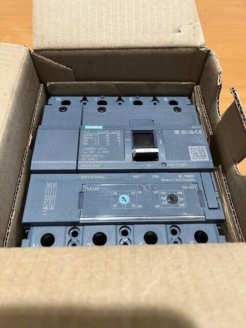 Siemens 3VA1225-5GF42-0AA0 CIRCUIT BREAKER