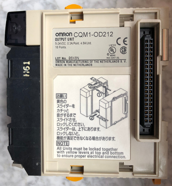 OMRON CQM1-OD212 Output-Unit, mit Abdeckung und Seitenabschluss