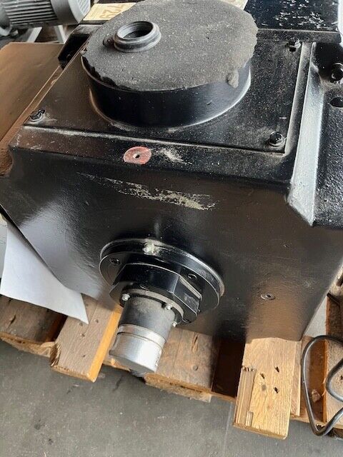 Faurndau 3-AC motor ASM 200 L 37-54-B-ff-S