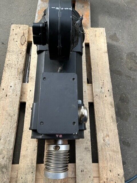 Lenze AC-Servomotor MDFQABA132-32