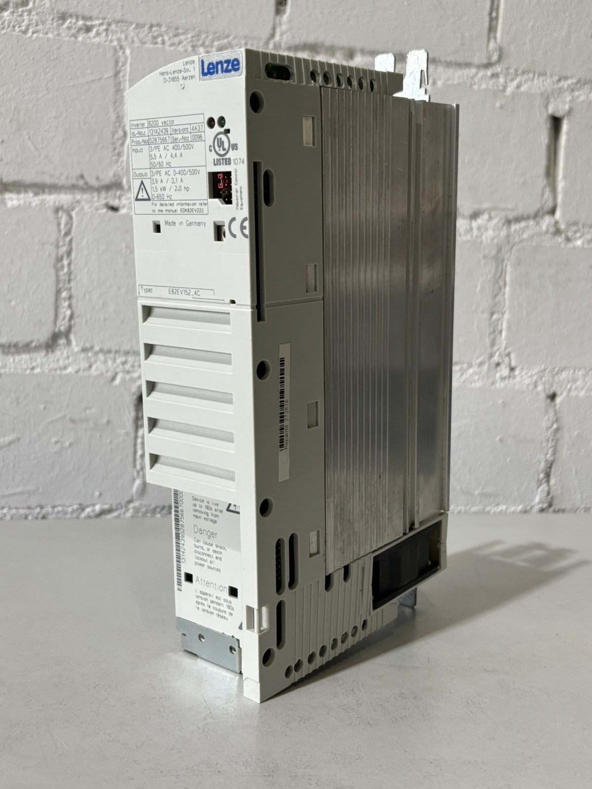 LENZE E82EV152_4C 8200 Vector Id.-No. 13142439 Version 4A37 Prod.-No. 02875667