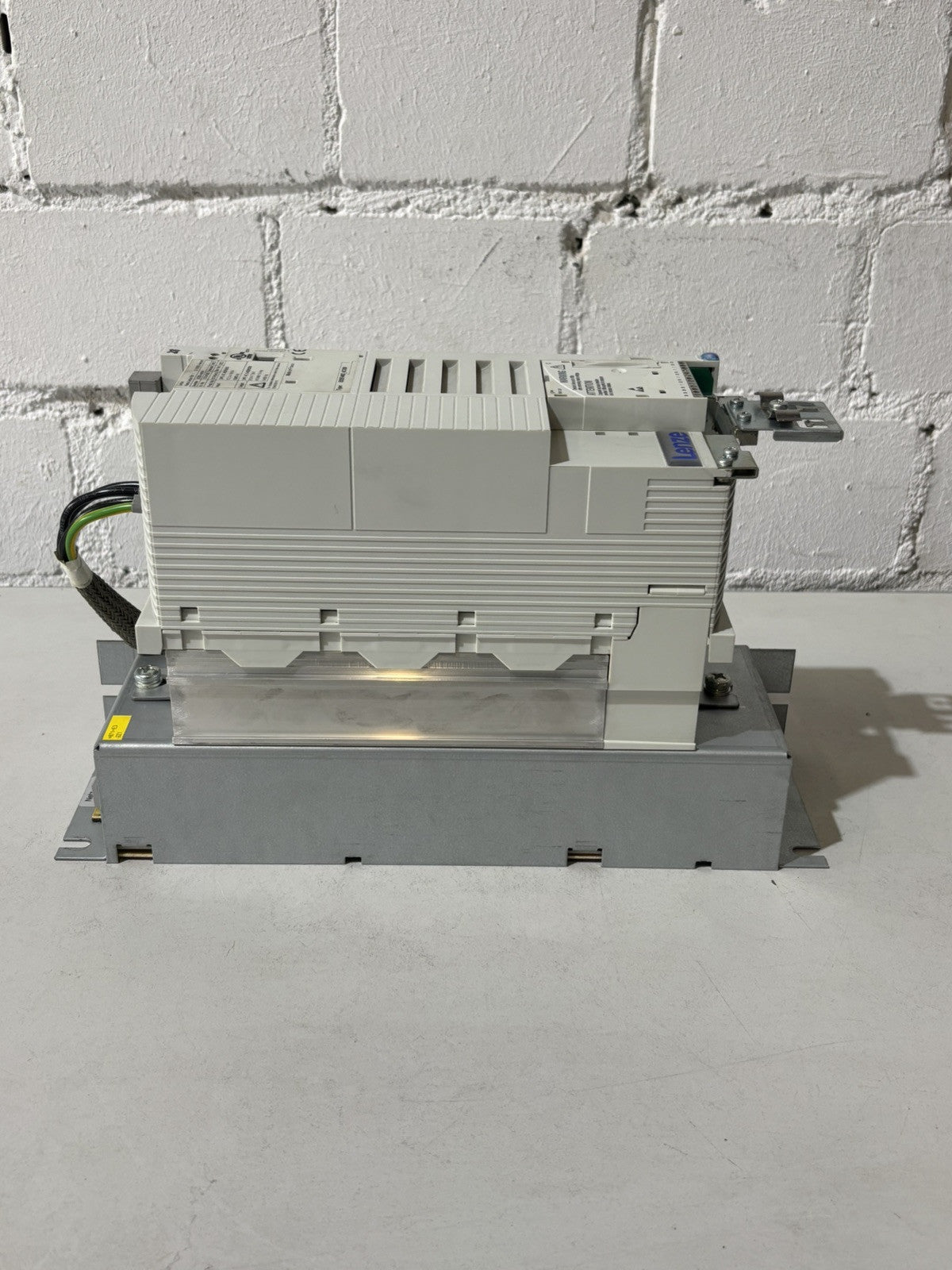 LENZE E82EV402_4C200 ID 13141967 Inverter 8200 vector